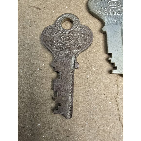 Keys Lot of 3 Vtg ILCO Independent Lock Co Ornate Fitchburg Mass USA Brass? #4 - Picture 2 of 7